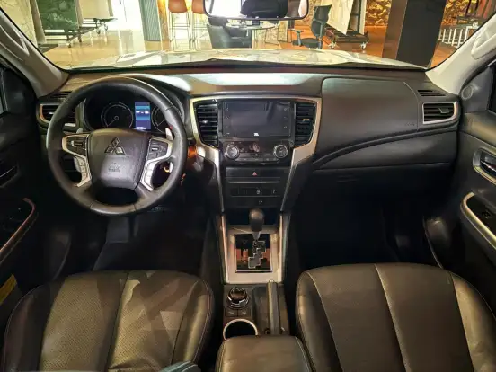MITSUBISHI-TRITON-2025