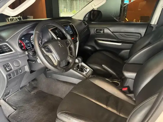 MITSUBISHI-TRITON-2025