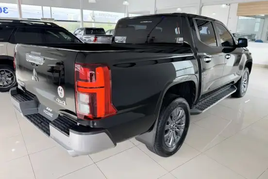 MITSUBISHI-TRITON-2025