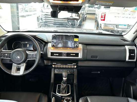 MITSUBISHI-TRITON-2.4 BITURBO DIESEL CD HPE 4X4 AUTOMÁTICO MITSUBISHI-TRITON-2025