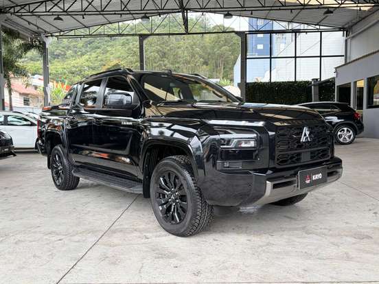 MITSUBISHI-TRITON-2025