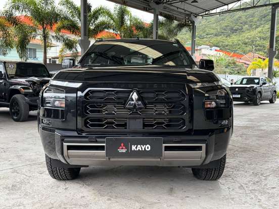 MITSUBISHI-TRITON-2025