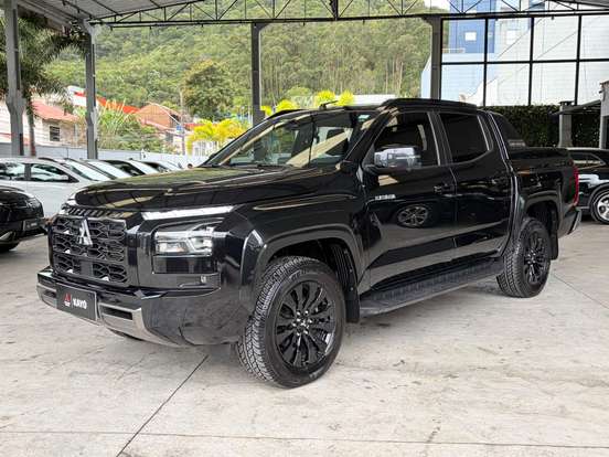 MITSUBISHI-TRITON-2025