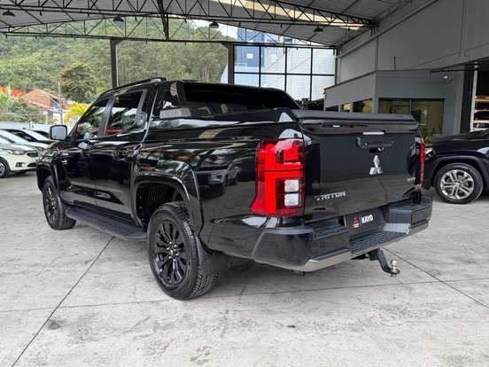MITSUBISHI-TRITON-2025