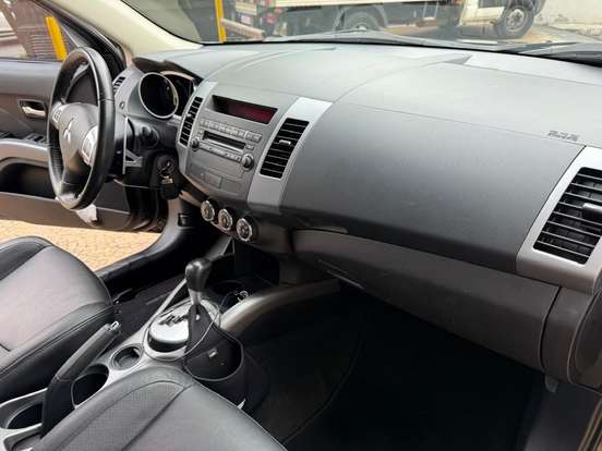 MITSUBISHI-OUTLANDER-2013