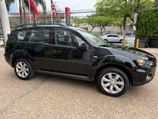 MITSUBISHI-OUTLANDER-2013