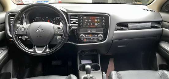 MITSUBISHI-OUTLANDER-2015