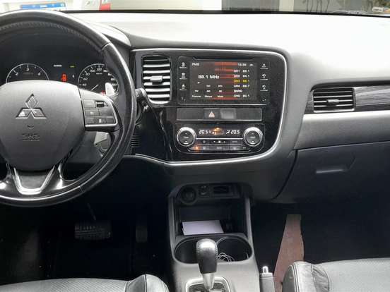 MITSUBISHI-OUTLANDER-2.2 4X4 16V DIESEL 4P AUTOMÁTICO MITSUBISHI-OUTLANDER-2015