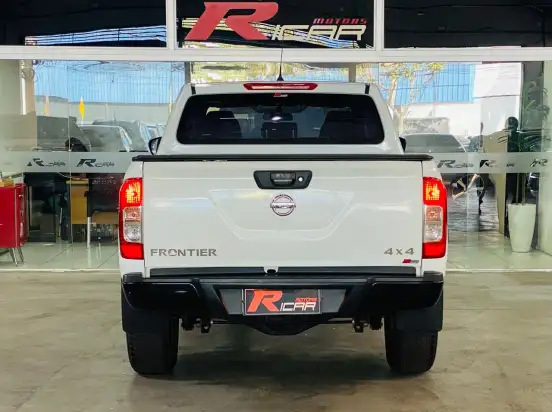 NISSAN-FRONTIER-2021