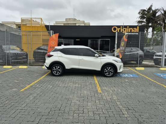 NISSAN-KICKS-2023