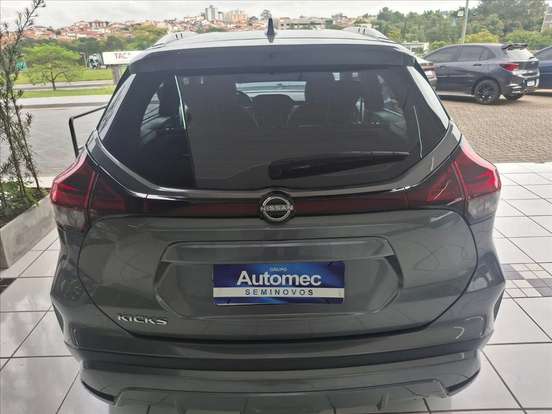 NISSAN-KICKS-2024