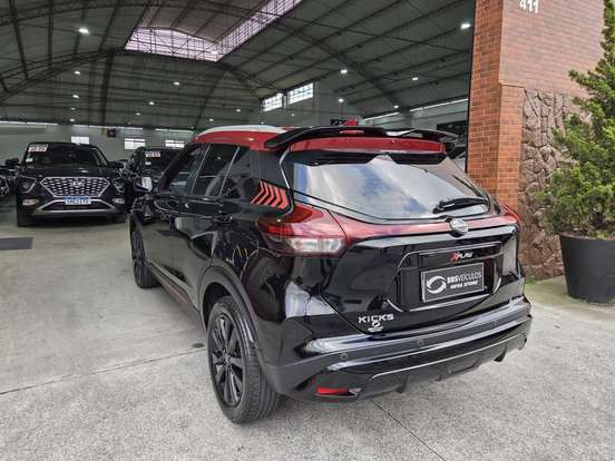 NISSAN-KICKS-2023
