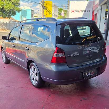 NISSAN-LIVINA-2011