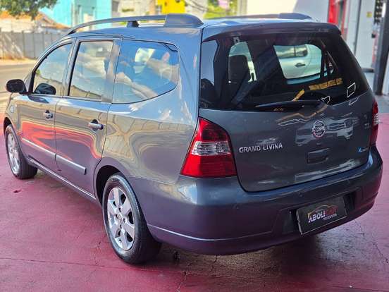 NISSAN-LIVINA-1.8 SL 16V FLEX 4P AUTOMÁTICO NISSAN-LIVINA-2011