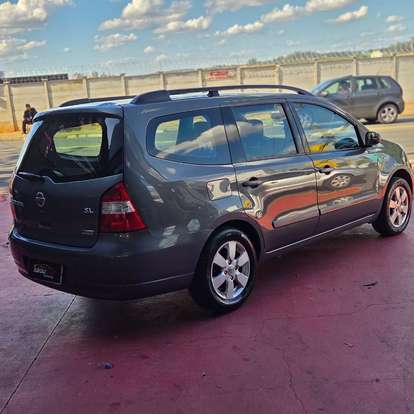 NISSAN-LIVINA-2011