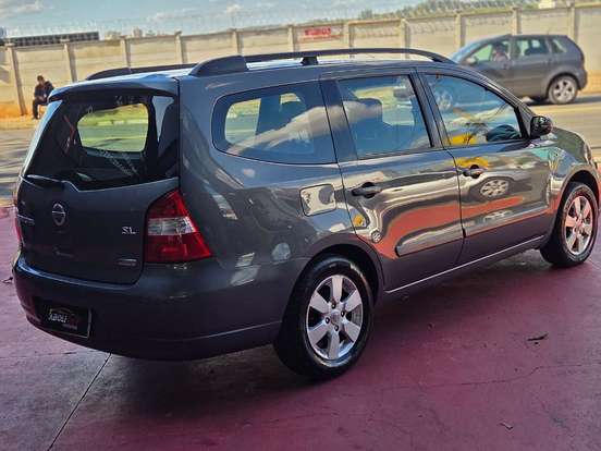 NISSAN-LIVINA-1.8 SL 16V FLEX 4P AUTOMÁTICO NISSAN-LIVINA-2011