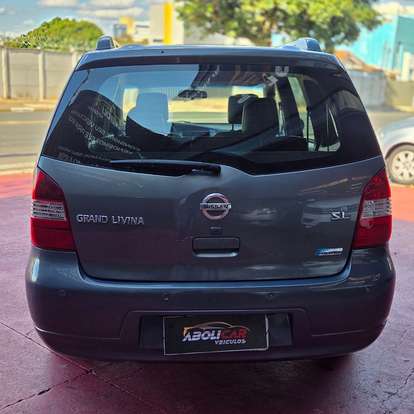 NISSAN-LIVINA-2011