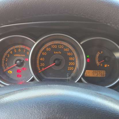 NISSAN-LIVINA-2011