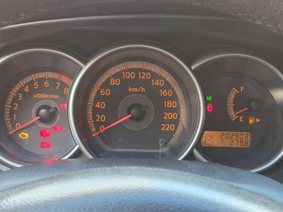 NISSAN-LIVINA-1.8 SL 16V FLEX 4P AUTOMÁTICO NISSAN-LIVINA-2011