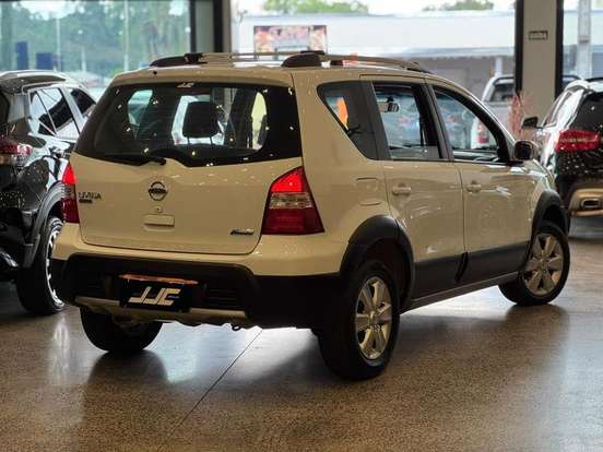 NISSAN-LIVINA-2014
