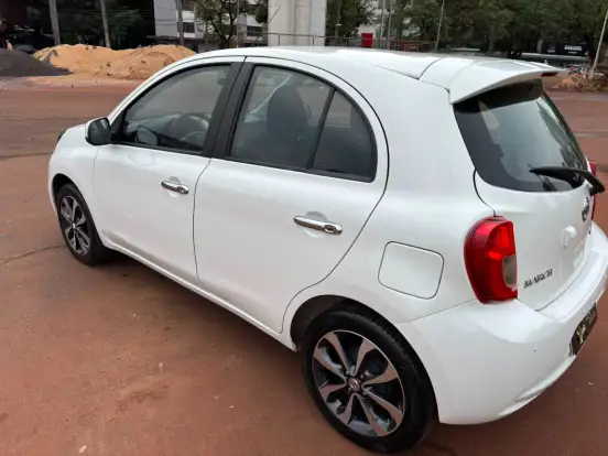 NISSAN-MARCH-1.6 SL 16V FLEX 4P XTRONIC NISSAN-MARCH-2017