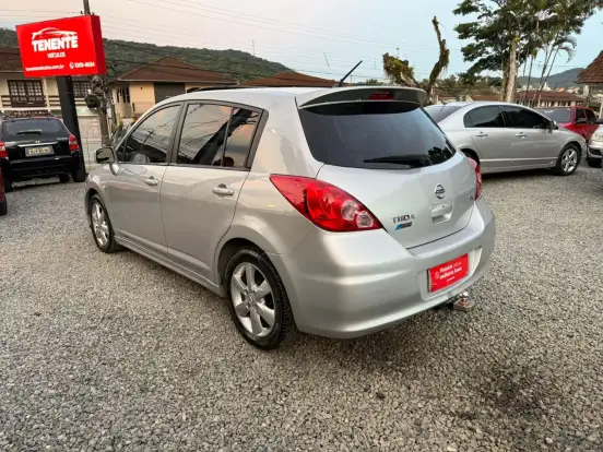 NISSAN-TIIDA-2011