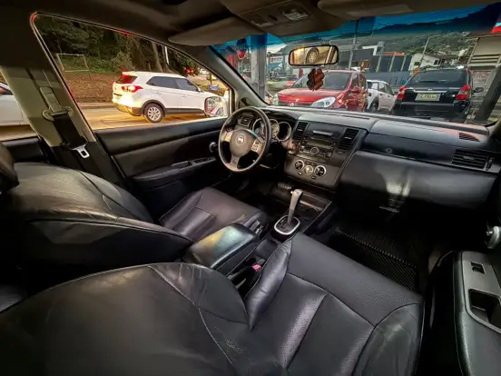 NISSAN-TIIDA-2011