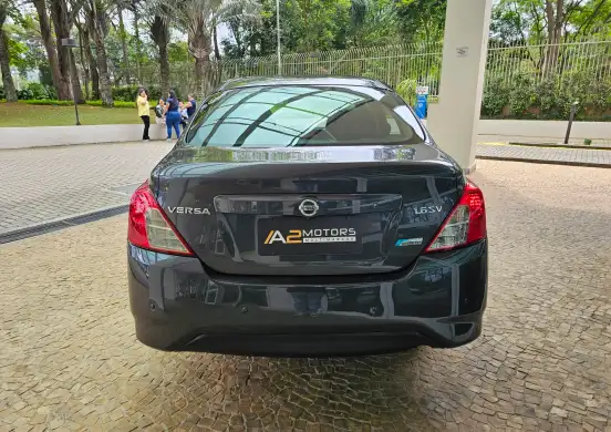 NISSAN-VERSA-2017