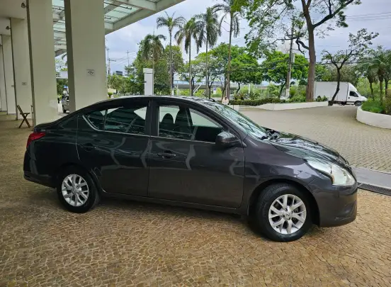 NISSAN-VERSA-1.6 16V FLEX SV 4P XTRONIC NISSAN-VERSA-2017