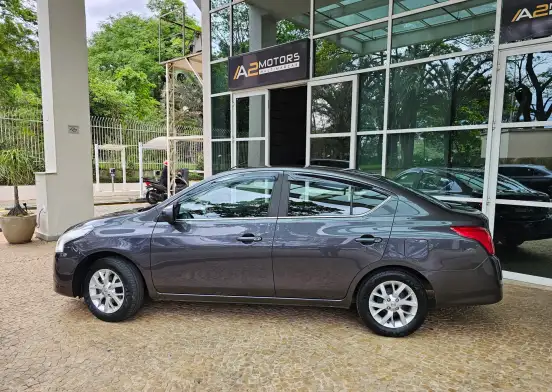 NISSAN-VERSA-2017