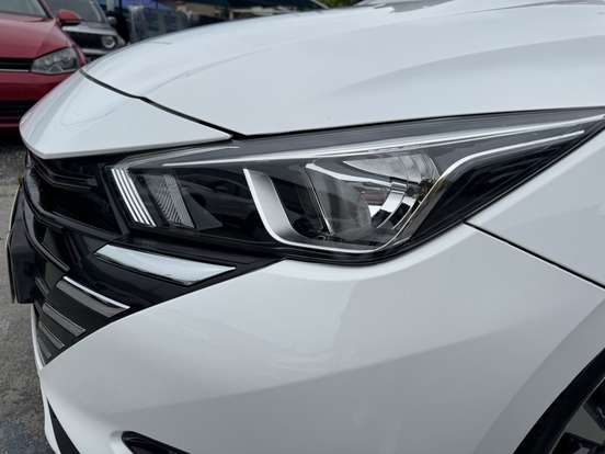 NISSAN-VERSA-2023