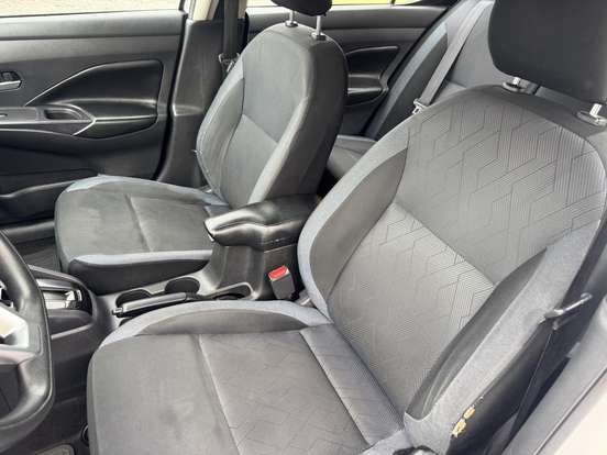 NISSAN-VERSA-2023