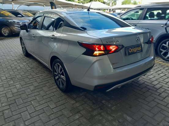 NISSAN-VERSA-2022