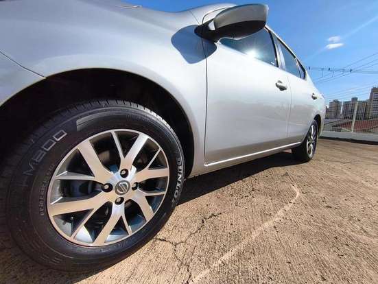 NISSAN-VERSA-2015