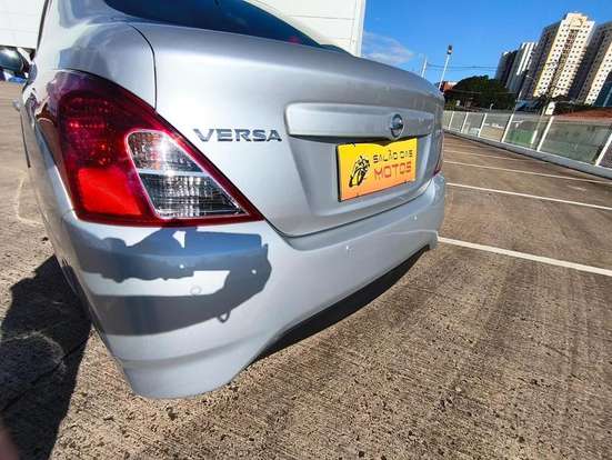 NISSAN-VERSA-2015