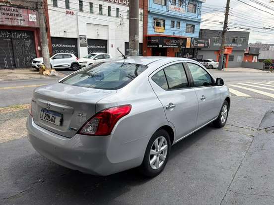 NISSAN-VERSA-2012