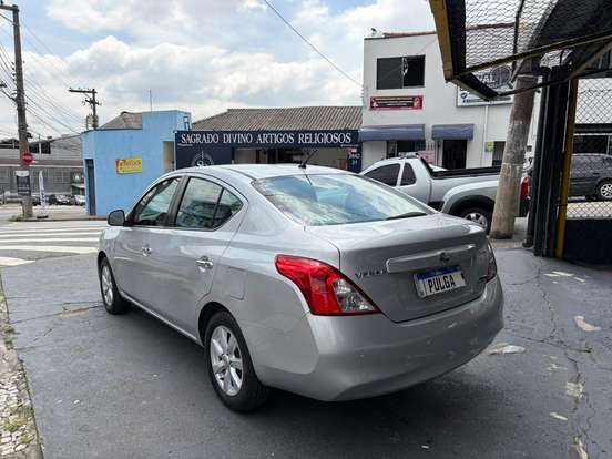 NISSAN-VERSA-2012