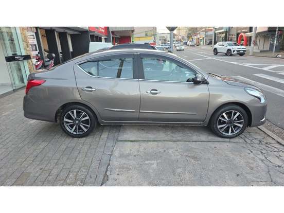 NISSAN-VERSA-2017