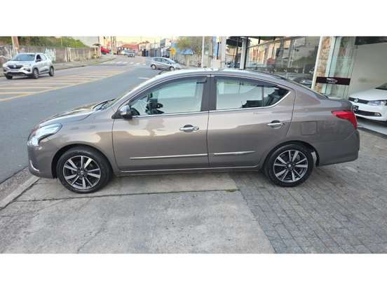 NISSAN-VERSA-2017