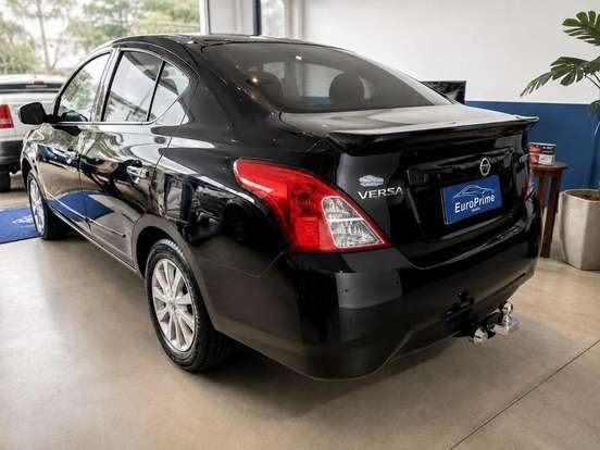 NISSAN-VERSA-2019