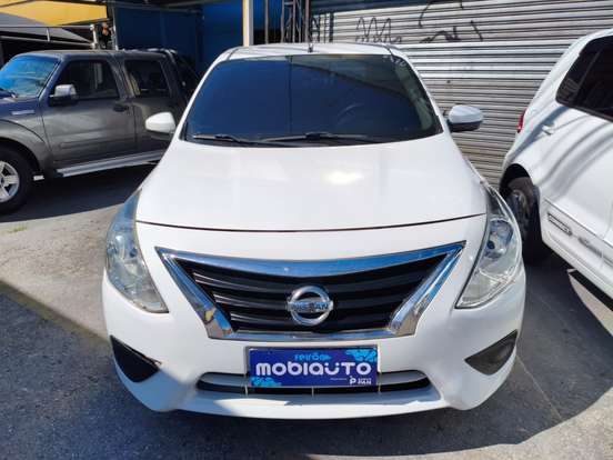 NISSAN-VERSA-2018