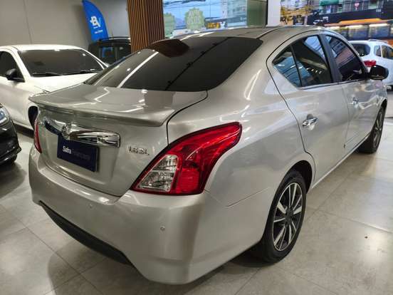 NISSAN-VERSA-2020