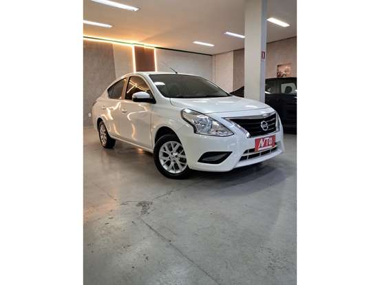 NISSAN-VERSA-2018