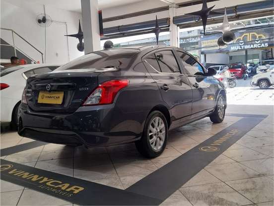 NISSAN-VERSA-2018