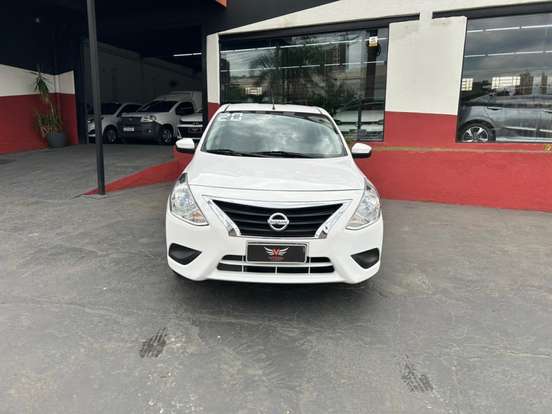 NISSAN-VERSA-2019