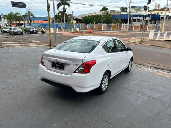 NISSAN-VERSA-2019