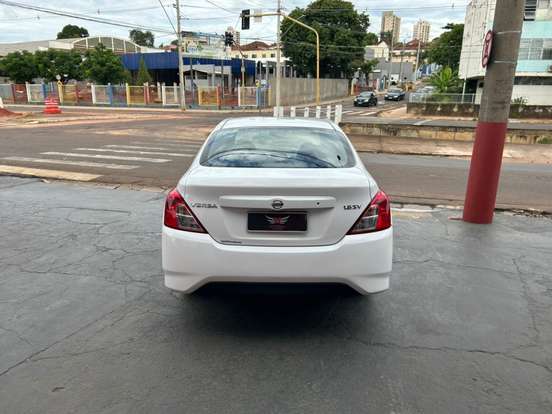 NISSAN-VERSA-2019
