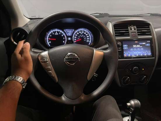 NISSAN-VERSA-2019