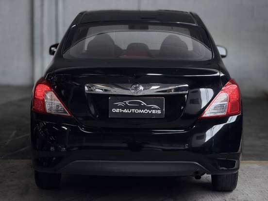 NISSAN-VERSA-2021