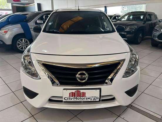 NISSAN-VERSA-2021